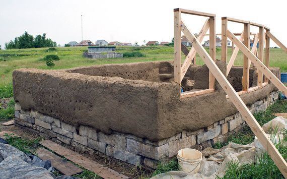 3 нестачі будівництва глиняного будинку по Янто Евансу