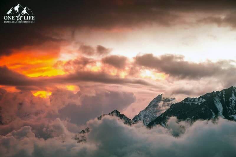 Піднімання на гору Island Peak в Непалі 