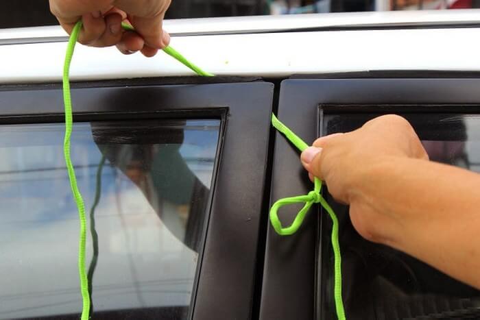 4 лайфаків, які допоможуть відкрити автомобіль, якщо ключі залишились у салоні