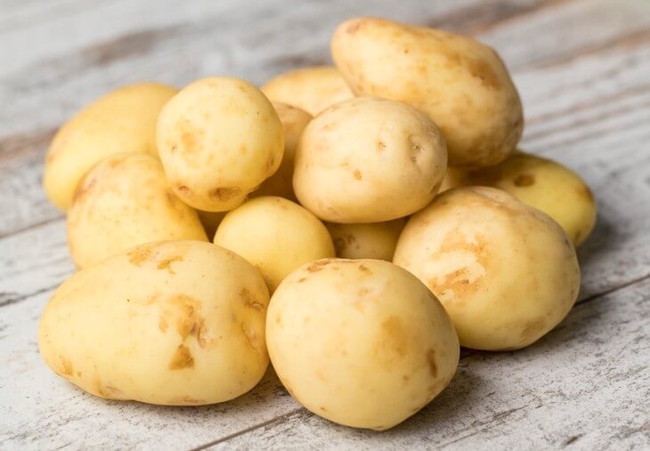 12 ідей, як швидко та легко почистити молоду картоплю – Їжа та Кулінарія