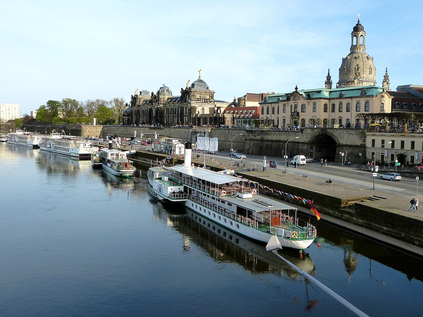 Набережна річки Ельби у Дрездені